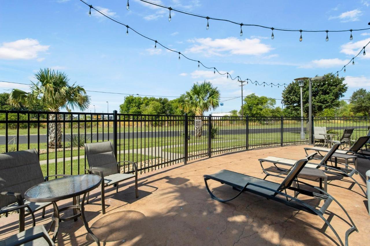 Holiday Inn Hotel & Suites Waco Northwest By Ihg Bellmead Extérieur photo